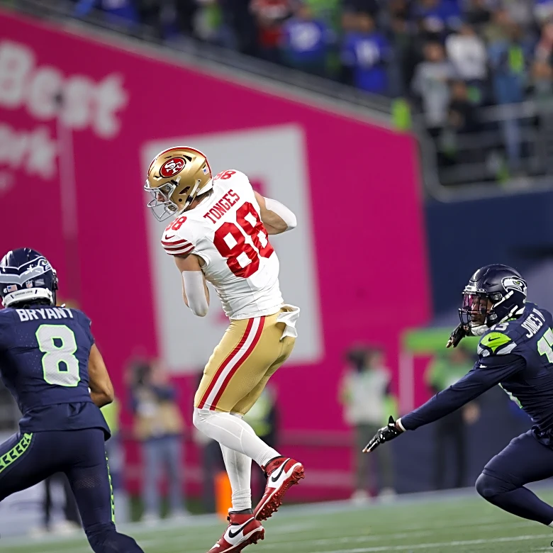 Which 49ers players exceeded expectations in the 2025 season?