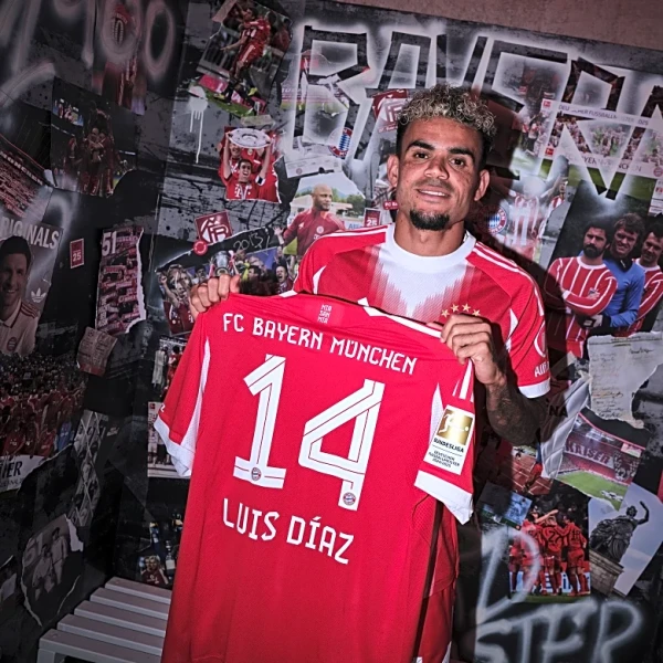 How does Bayern Munich decide who to buy?