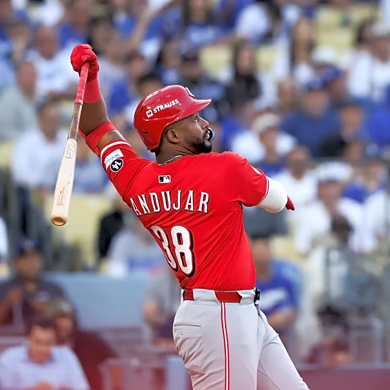 Padres sign Miguel Andujar on 1-year, $4 million deal