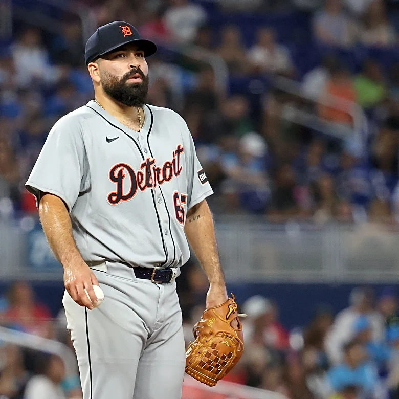 Pirates sign former World Series champion pitcher