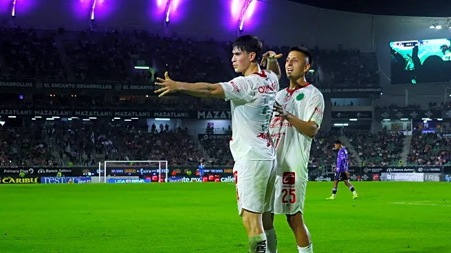 Chivas struggles but gets the win over Mazatlan to continue on top of Liga MX