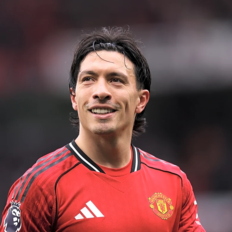 Barcelona interested in Man Utd ace Lisandro Martínez as contract clock ticks