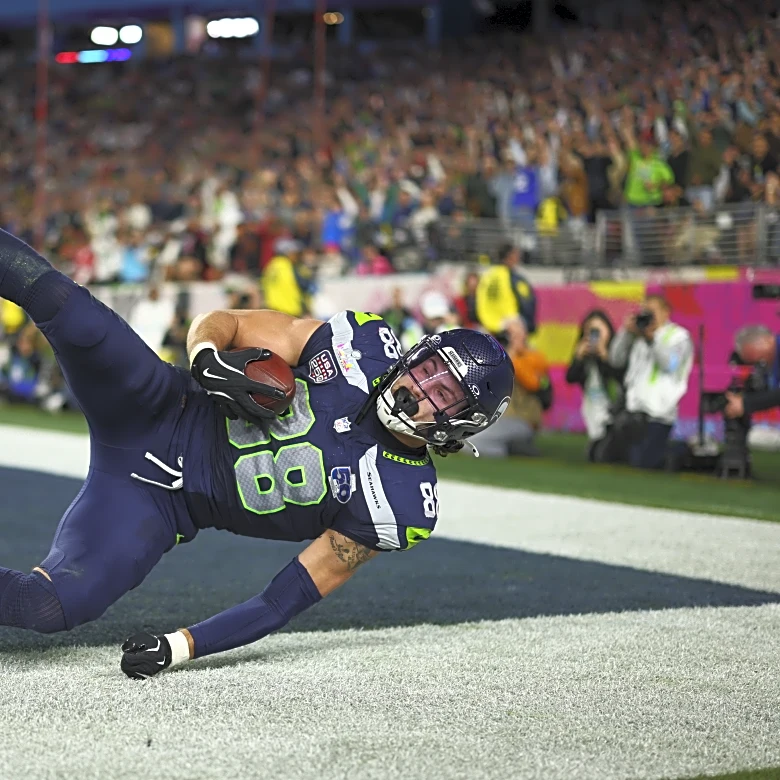 Pro Blue: Former Michigan TE AJ Barner catches first TD in Super Bowl vs Patriots