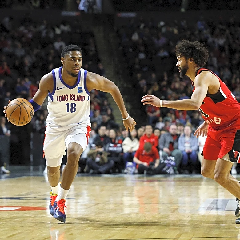 EJ Liddell, Nate Williams combine for 43 points in front of 6,720 Canadian fans