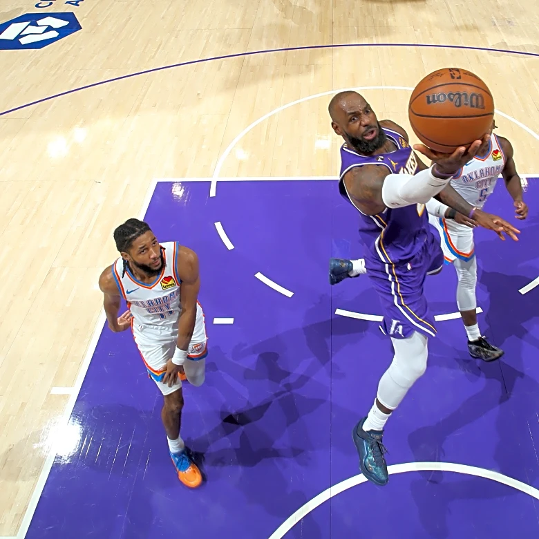 Thunder outduel Lakers down stretch to snap winning streak