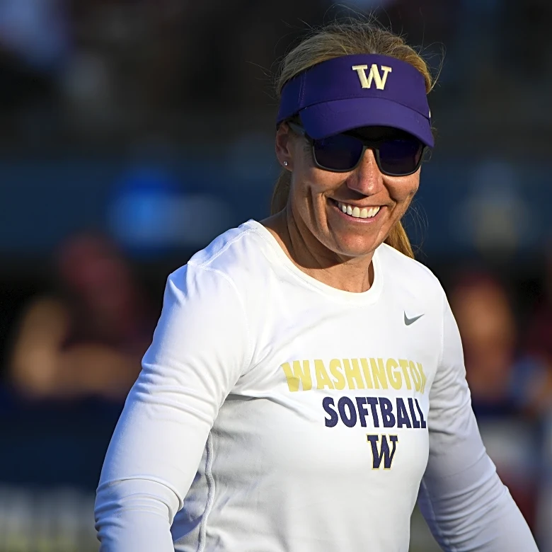UW Softball Weekly Round-Up: Texas Four-Step