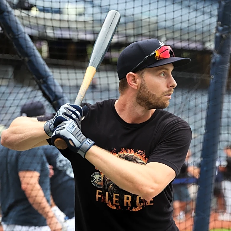 Tigers sign veteran OF Austin Slater to a minor league deal