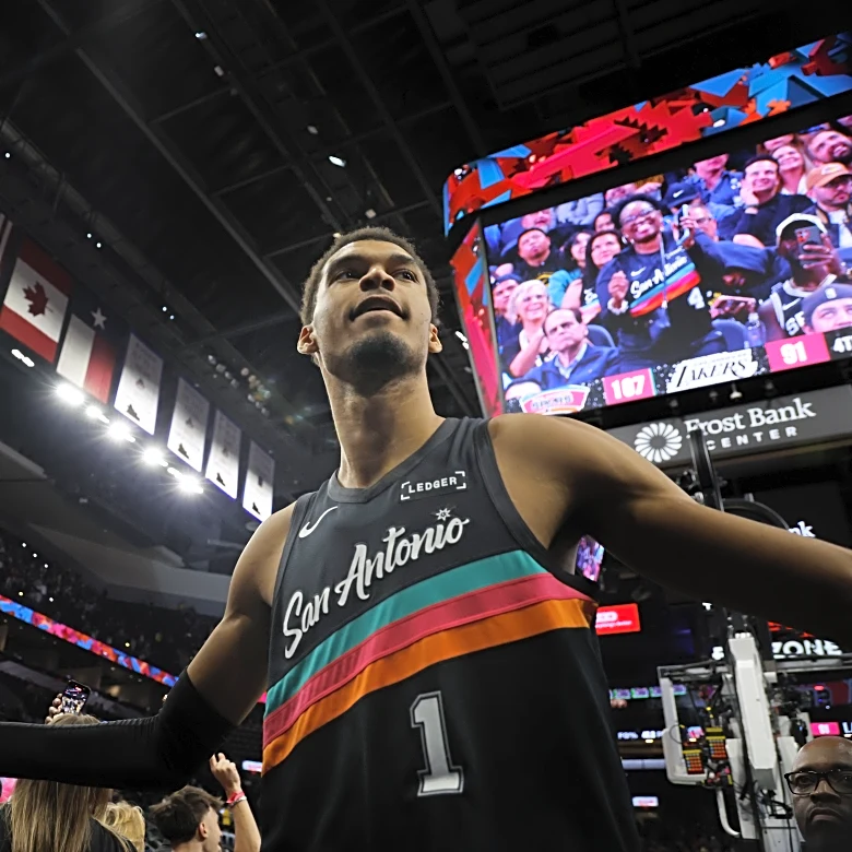 It’s time for Basketball: San Antonio Spurs at Los Angeles Lakers