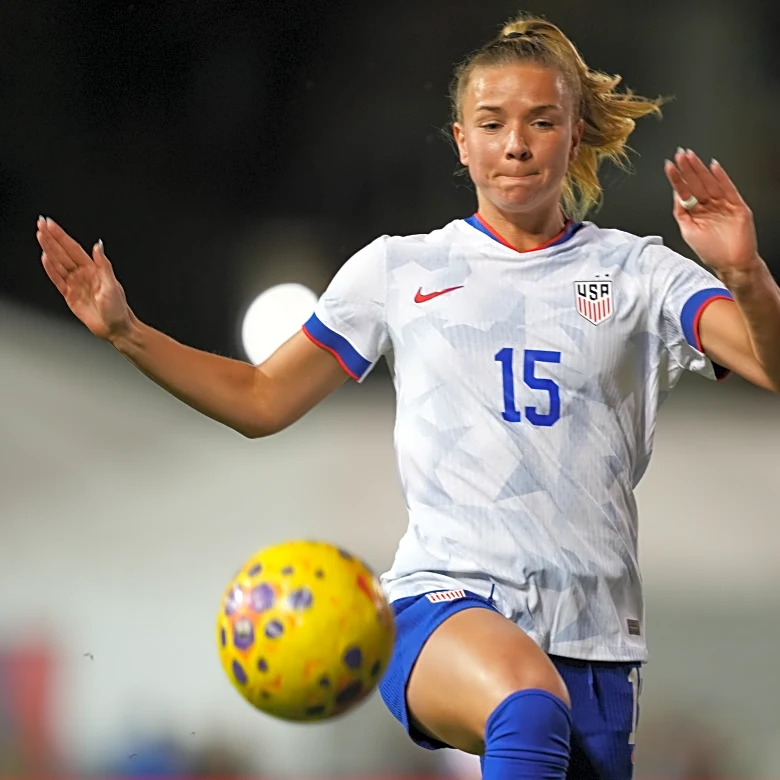 BLOCKBUSTER TRADE: USWNT and KC Current midfielder Claire Hutton headed to Bay FC – second highest NWSL transfer of all time