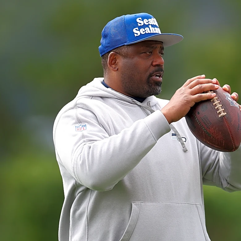 Raiders interview Seahawks assistant to be Kubiak’s OC