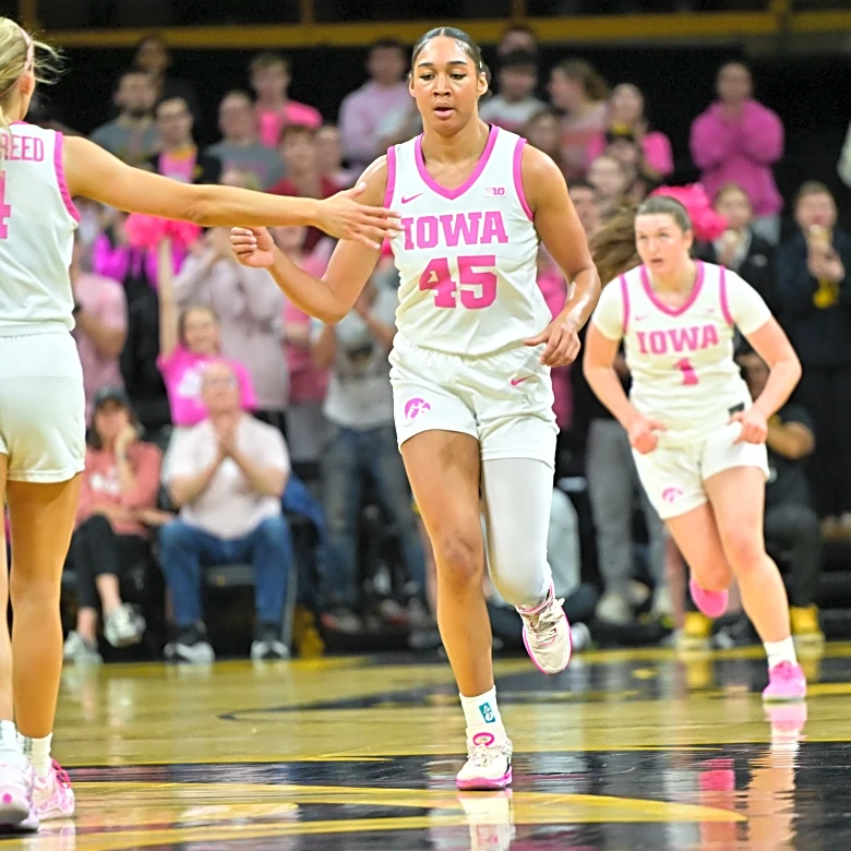 Behind Hannah Stuelke and Chit-Chat Wright, No. 15 Iowa battled through and snapped their three-game losing streak