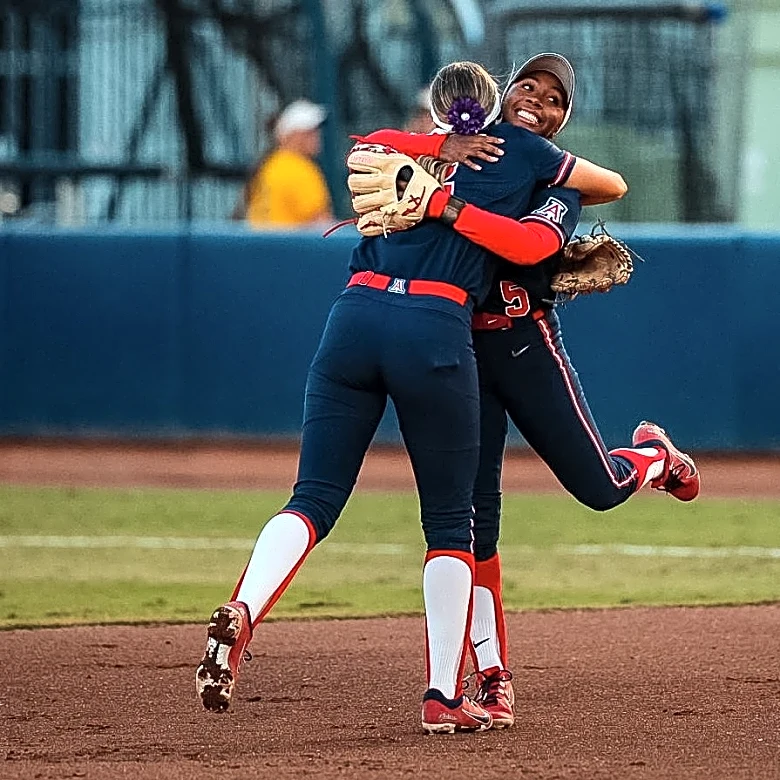 Arizona softball outlasts Drake in double-header