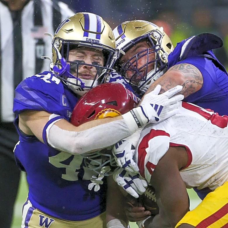 Friday Dots: Coach(es) On The Field