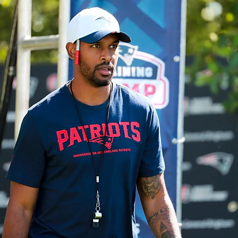 Quarterbacks coach Ashton Grant to remain with Patriots in 2026