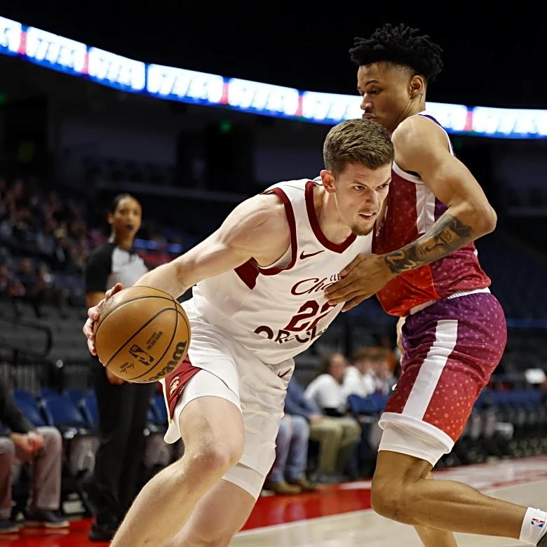 Cavs add 6’7” sharpshooter to final two-way spot