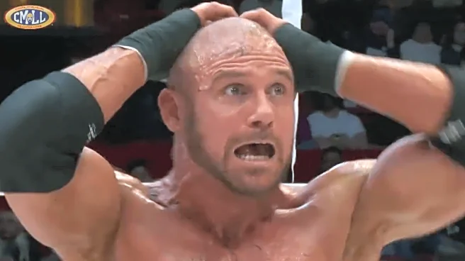 Johnny loses hair vs. hair match in CMLL