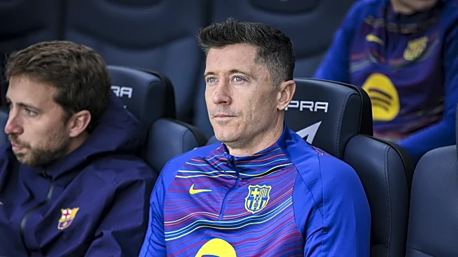When will Robert Lewandowski return for Barcelona after fracturing eye socket?