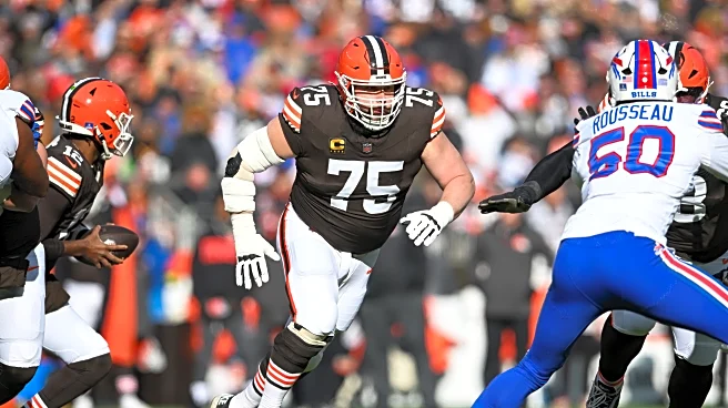 Cleveland Browns Free Agent Review: Tug of war for Joel Bitonio