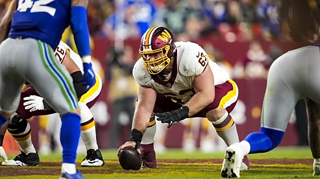 Bears center retires, Chicago sets up visit with a major FA