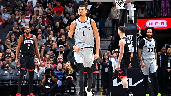 Spurs unleash offensive avalanche in 145-120 rout of Rockets