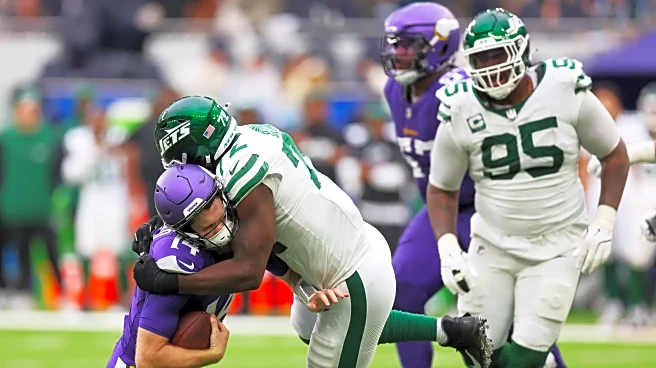 Colts Sign DE Michael Clemons