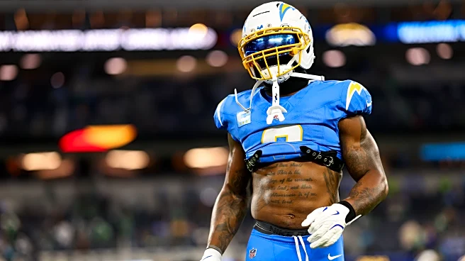 Chargers re-sign LB Denzel Perryman