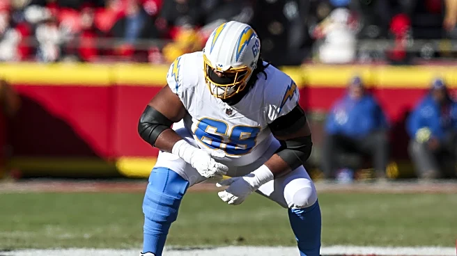Dolphins sign ex-Chargers OL Jamaree Salyer