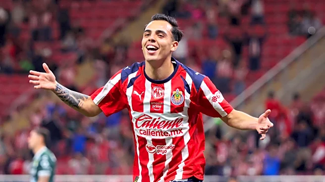 Chivas destroys Leon to climb back into first place of Liga Mx