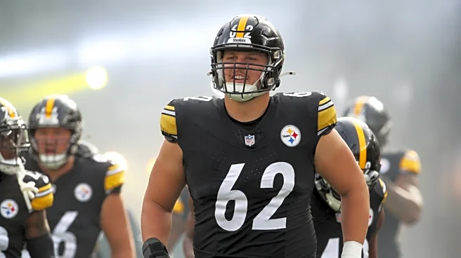 Steelers bring back veteran center
