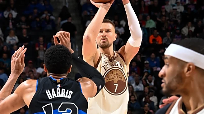 Kristaps Porziņģis leaves Warriors vs. Pistons game with back injury