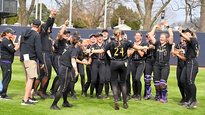 Softball: Mason’s no-hitter headlines harmonious weekend against Illinois