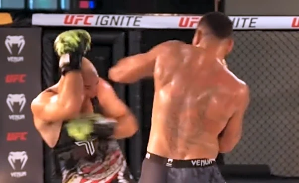 Video: Alex Pereira, Sean Strickland have intense spar ahead of UFC title fights