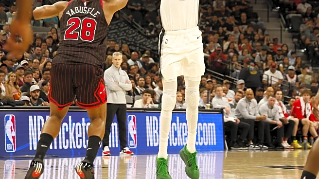Spurs overcome slow start to run past Bulls at home