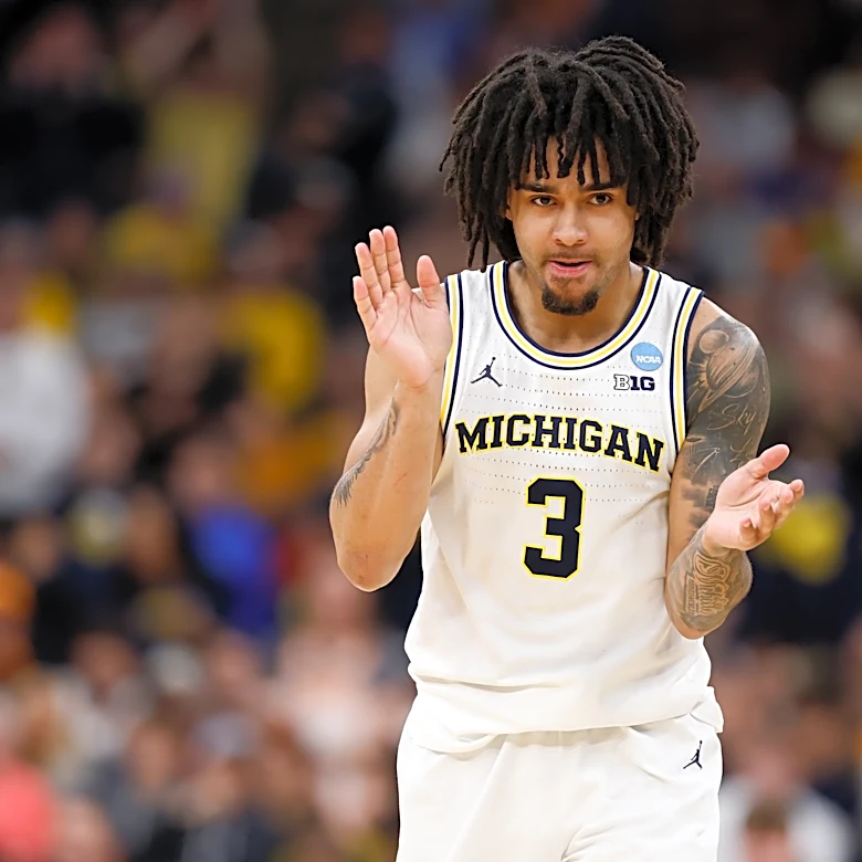 Michigan PG Elliot Cadeau evaluated by doctors due to allergic reaction