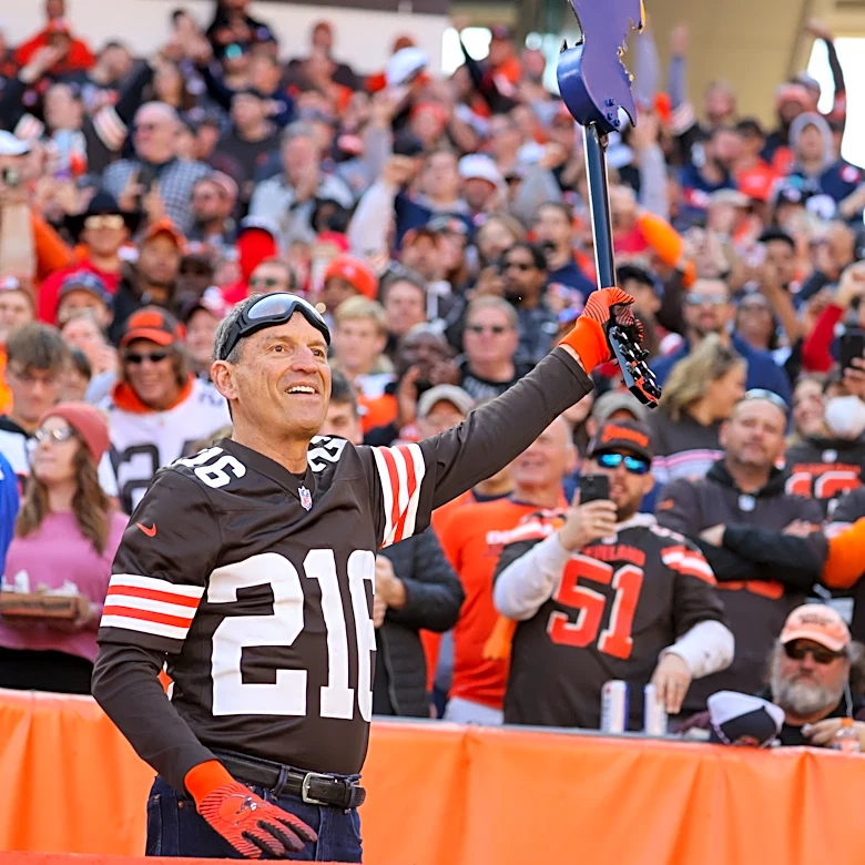 Browns great Bernie Kosar to step into the professional wrestling world in Cleveland