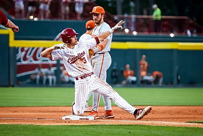 No. 2 Texas suffers surprising beatdown by South Carolina in 9-1 loss