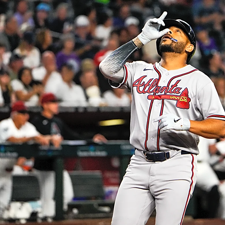 Braves bats wallop Diamondbacks in 17-2 blowout victory