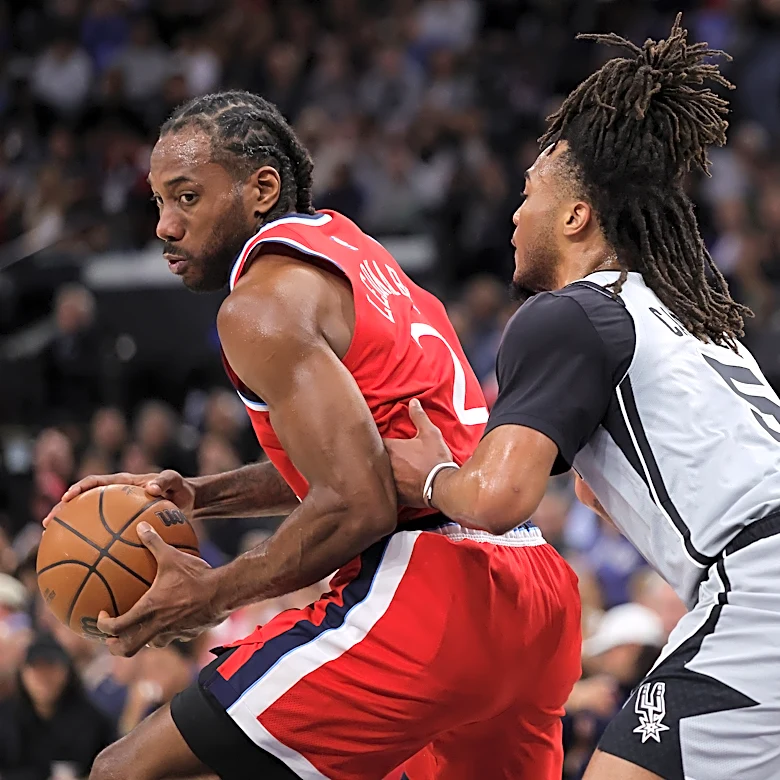 Spurs push win streak to 11 after up and down game against the Clippers