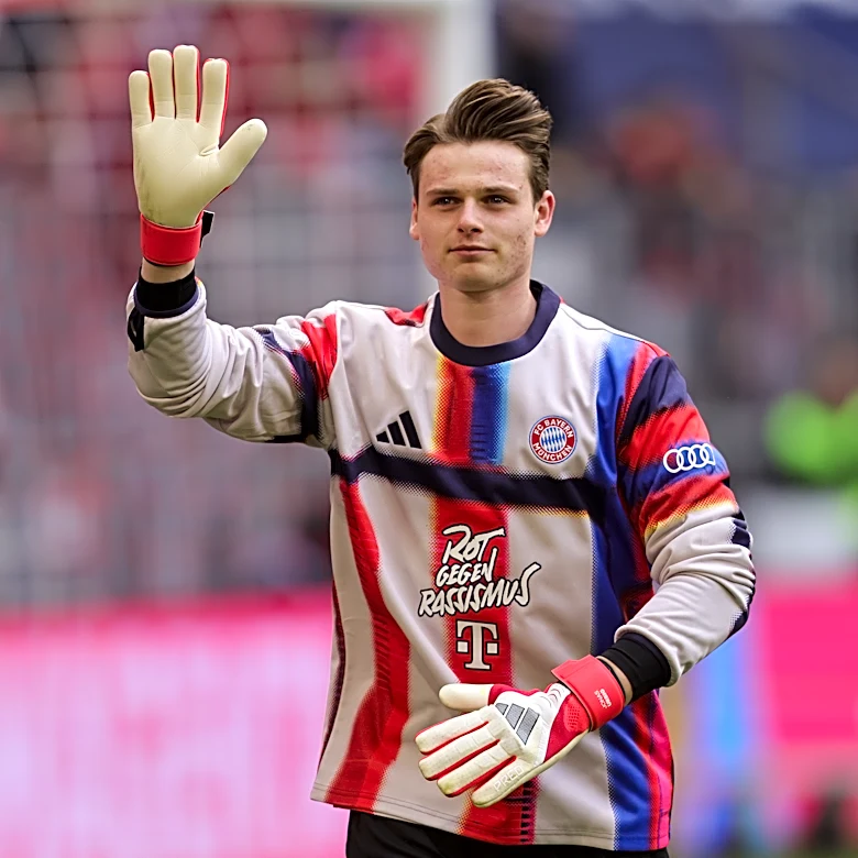 Weekend Warm-up: Bayern Munich’s Jonas Urbig staying full focused on task at hand; Jogi Löw coaching at World Cup (!?); Bundesliga predictions; and...