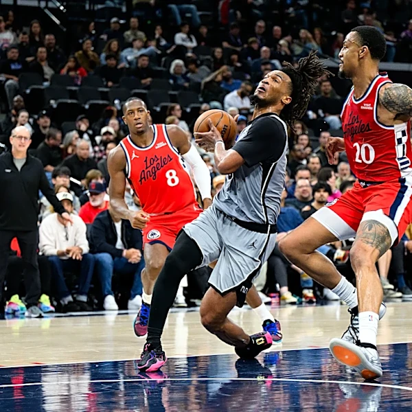 Highlights: Spurs guard trio combine for 61 points in win over Clippers
