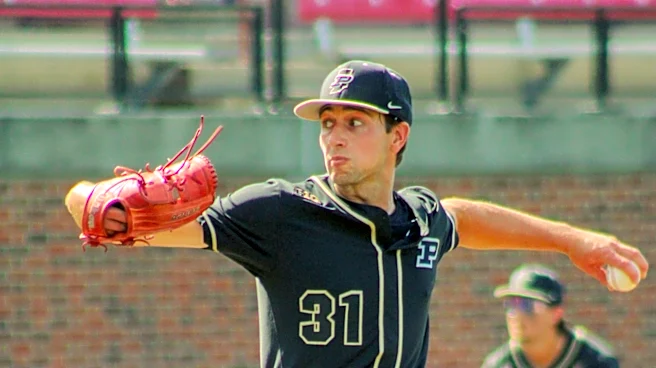 Baseball Hosts Illinois at Halfway Point of the Season