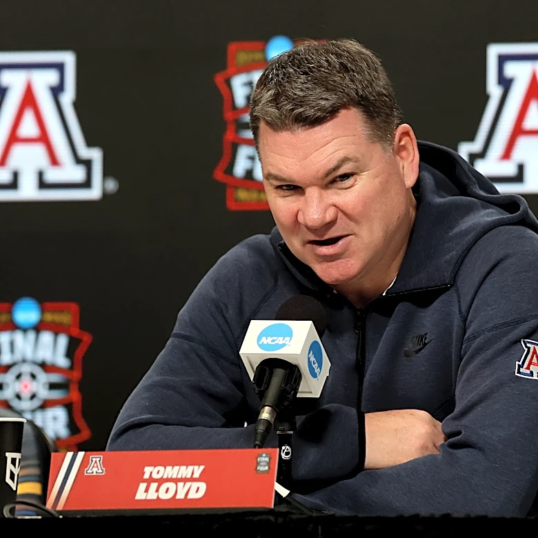 Tommy Lloyd agrees to contract extension with Arizona, ending speculation about UNC opening