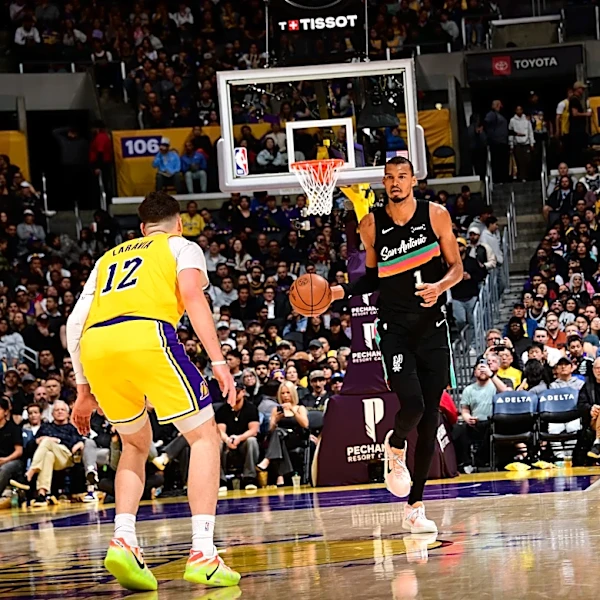 Western Conference Standings Watch: Can Spurs help Lakers?