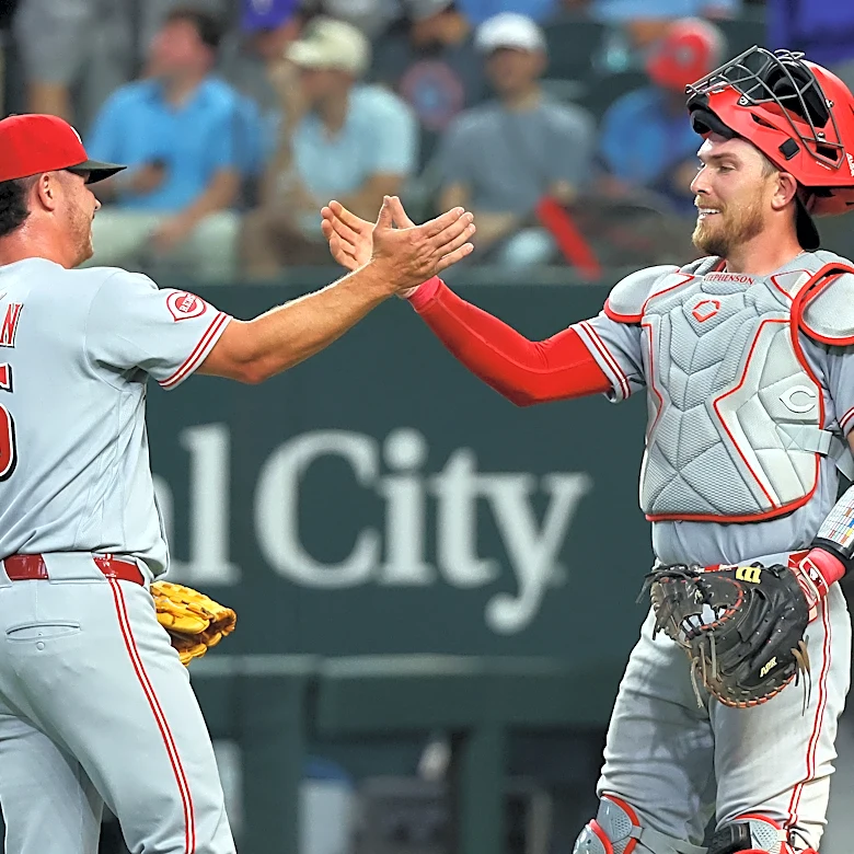 Tyler Stephenson’s late homer leads Reds past Rangers in series opener