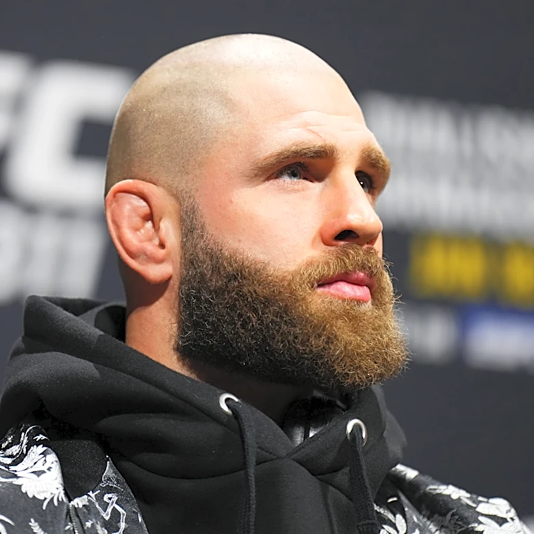 UFC 327’s Jiri Prochazka willing to chase Alex Pereira to heavyweight, calls potential move up a ‘very good idea’