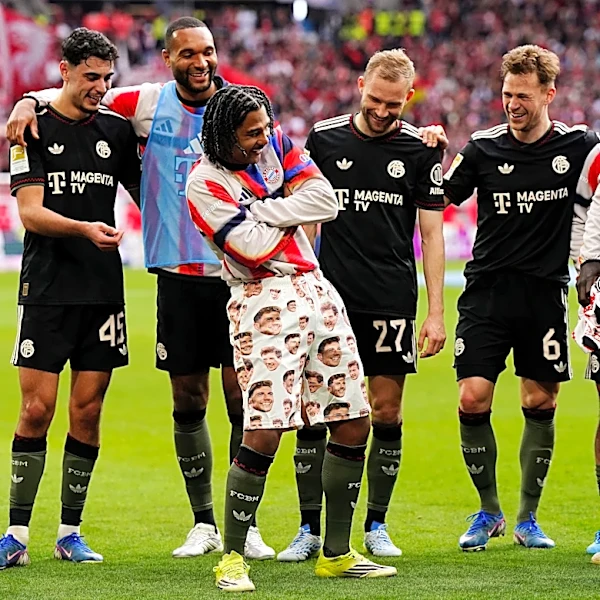 Serge Gnabry sports Leon Goretzka-themed shorts following Bayern Munich’s dramatic 3-2 win vs. SC Freiburg