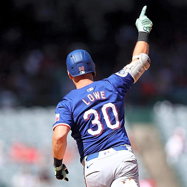 Nathaniel Lowe starts for Reds vs. Rangers in return to Texas