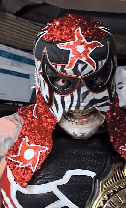 Watch the April 4 WWE Lucha Libre AAA: Penta has a message