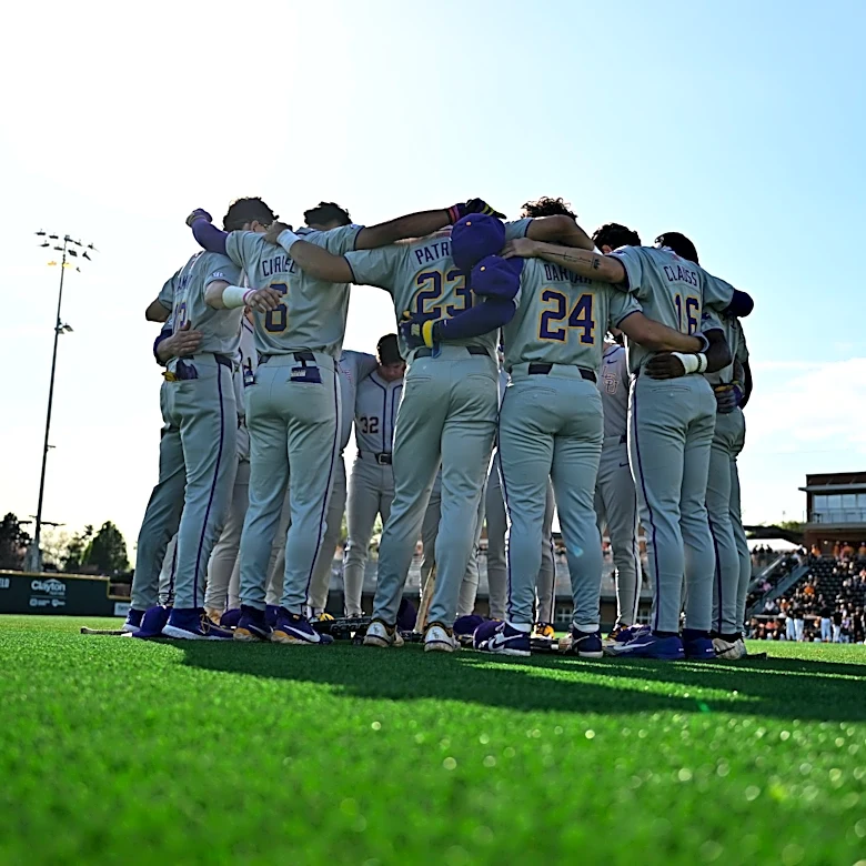 Tennessee Shuts Down LSU to Even Series