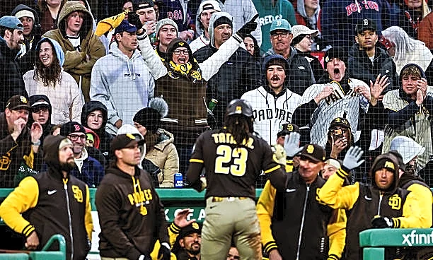 Offense shows life, Padres head into first rubber match of the season